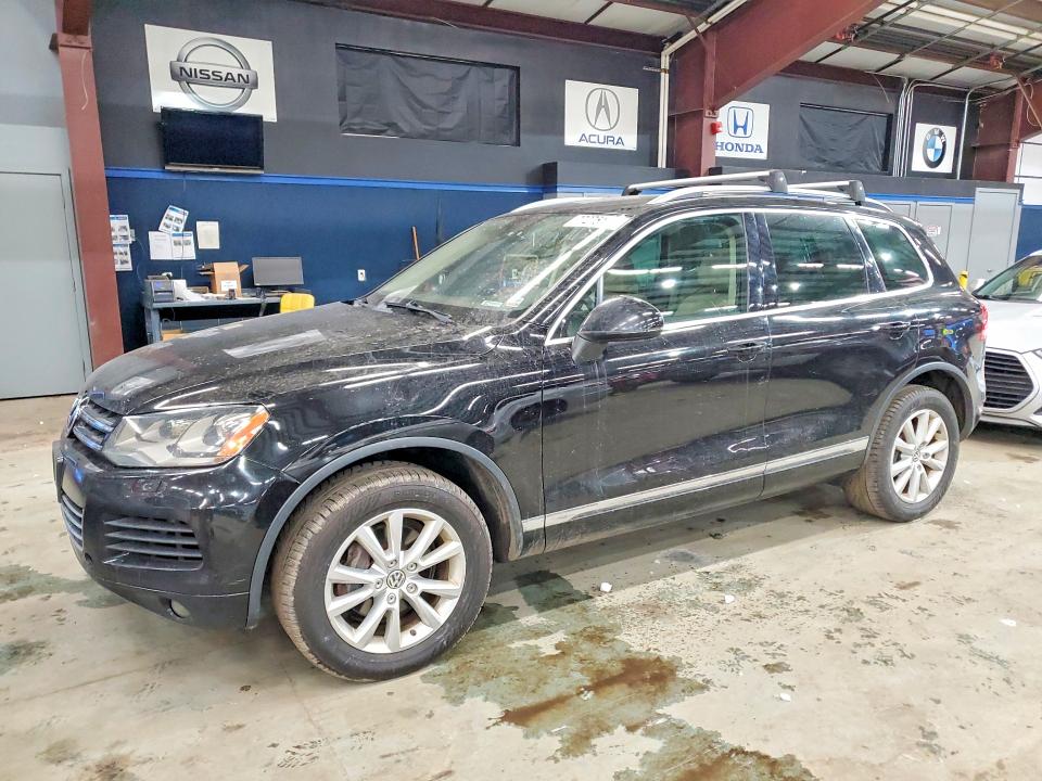 2013 Volkswagen Touareg VIN WVGEF9BPXDD002481 COPART salvage auction — MINOR DENT/SCRATCHES, Ma - Certificate Of Title, sold $2,900 on 2026-08-25 (photo 1)