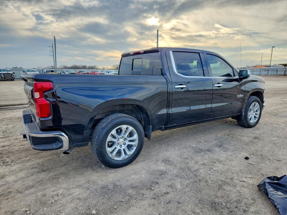 2026 Chevrolet Silverado VIN 1GCPAEE89TZ102629 COPART salvage auction — Side, TX - SALVAGE VEHICLE TITLE, sold $20,000 on 2026-04-15 (photo 3)