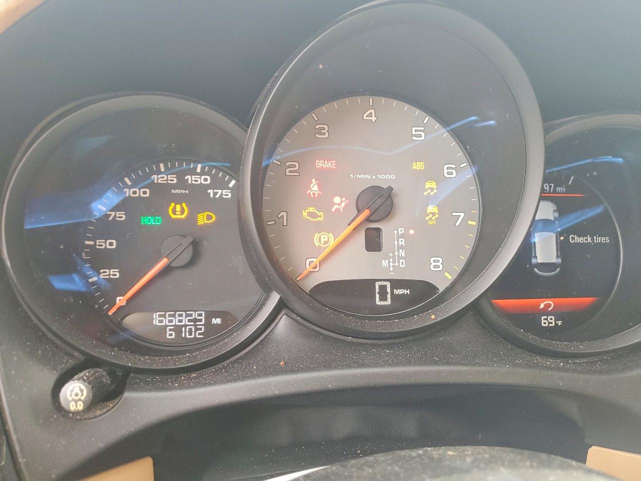 2016 Porsche Macan VIN WP1AB2A50GLB50282 COPART salvage auction — Minor Dent/Scratches, IN - CERTIFICATE OF TITLE (P), sold $1,150 on 2026-06-30 (photo 9)