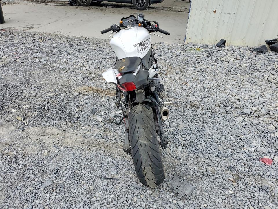 2023 Yamaha Yzfr7 VIN JYARM38E5PA006972 COPART salvage auction — ROLLOVER, Id - Salvage Certificate Of Title, sold $1,750 on 2026-07-02 (photo 4)