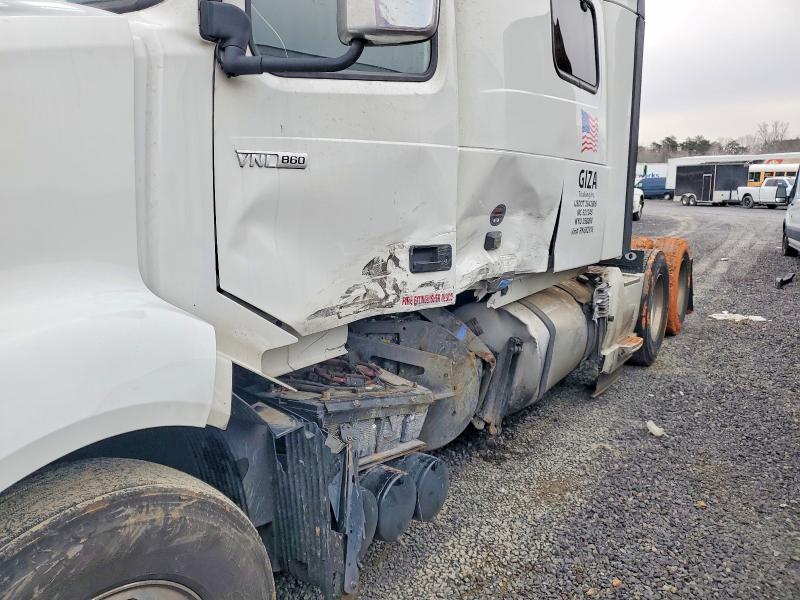 2024 Volvo Vn VIN 4V4NC9EH8RN652918 COPART salvage auction — SIDE, Other, sold $41,500 on 2026-07-30 (photo 9)