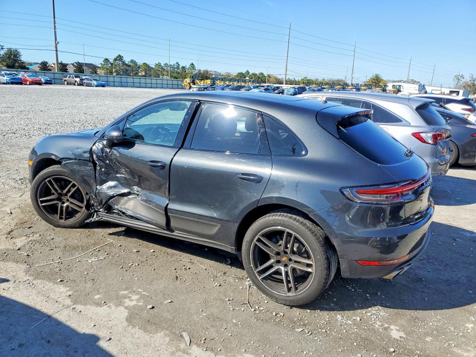 2021 Porsche Macan VIN WP1AB2A52MLB34421 COPART salvage auction — SIDE, Salvage Title, sold $16,900 on 2026-08-07 (photo 2)