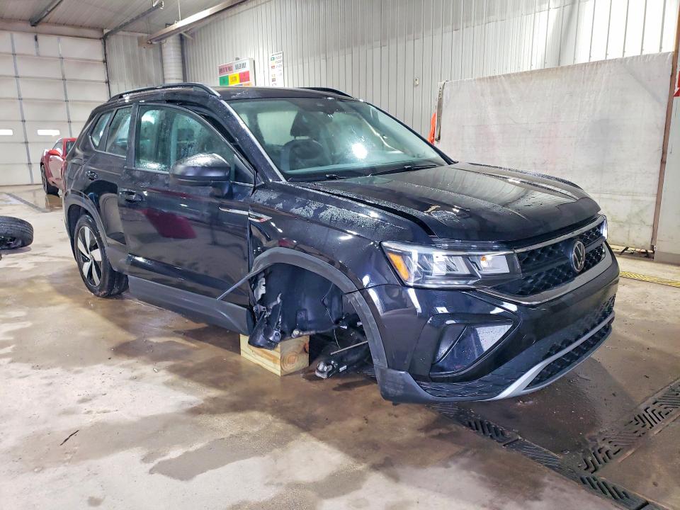 2024 Volkswagen Taos VIN 3VV8X7B27RM122095 COPART salvage auction — SIDE, Salvage Title, sold $6,200 on 2026-07-20 (photo 4)