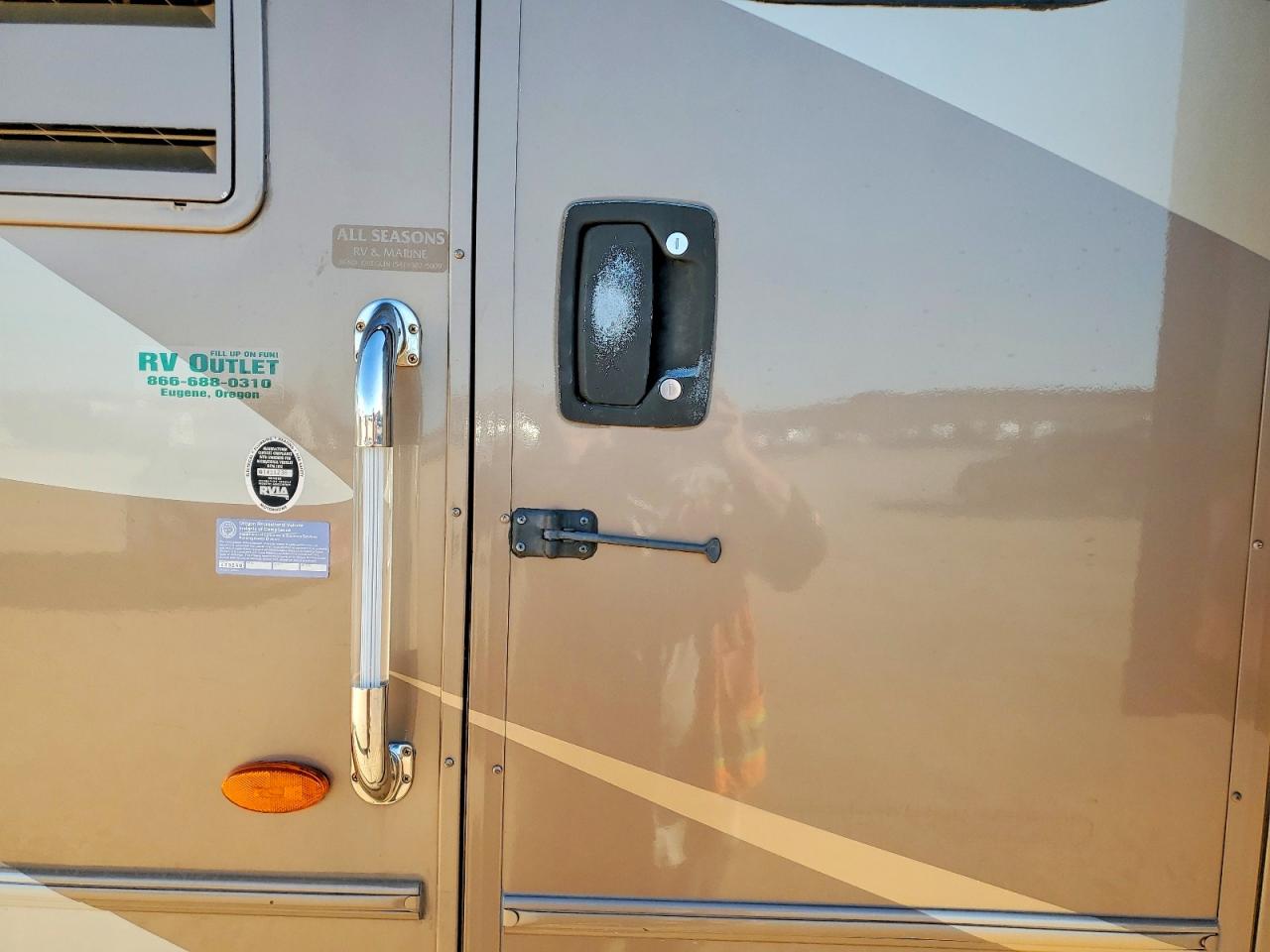 2013 Winn Motorhome VIN 1F65F5DYXD0A00615 COPART salvage auction — Normal Wear, TX - CERTIFICATE OF TITLE, sold $18,100 on 2026-02-17 (photo 9)