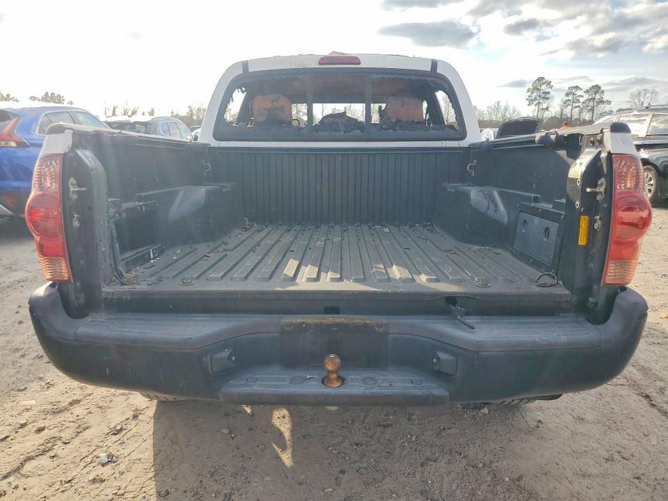 2015 Toyota Tacoma VIN 5TFJX4GN4FX047119 COPART salvage auction — BURN, Tx - Nonrepairable Title, sold $575 on 2026-07-31 (photo 6)