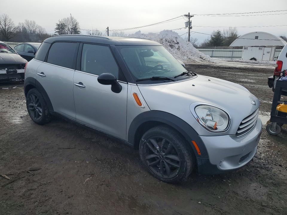 2014 Mini Cooper VIN WMWZB3C58EWR38968 COPART salvage auction — SIDE, NJ - CERT OF TITLE-SALVAGE, sold $400 on 2026-07-31 (photo 4)