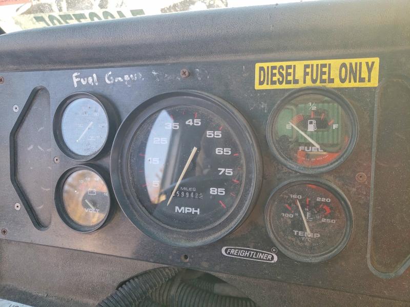 2000 Frht - freightliner VIN 4UZA4FA40YCG65096 COPART salvage auction — FRONT END, MA - CERT OF TITLE-SALVAGE, sold $125 on 2026-09-30 (photo 9)