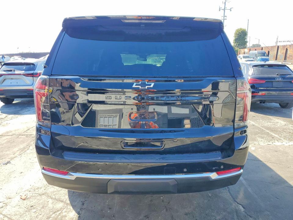 2025 Chevrolet Suburban VIN 1GNS5BRD8SR334293 COPART salvage auction — SIDE, Salvage Title, sold $31,250 on 2026-07-31 (photo 6)