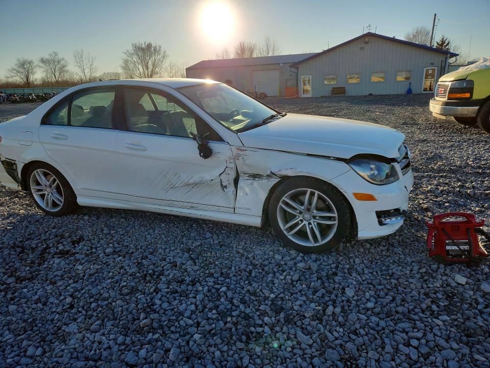 2014 Mercedes-benz C-klasse VIN WDDGF8AB2EA913135 COPART salvage auction — FRONT END, Il - Salvage Certificate, sold $600 on 2026-08-03 (photo 4)