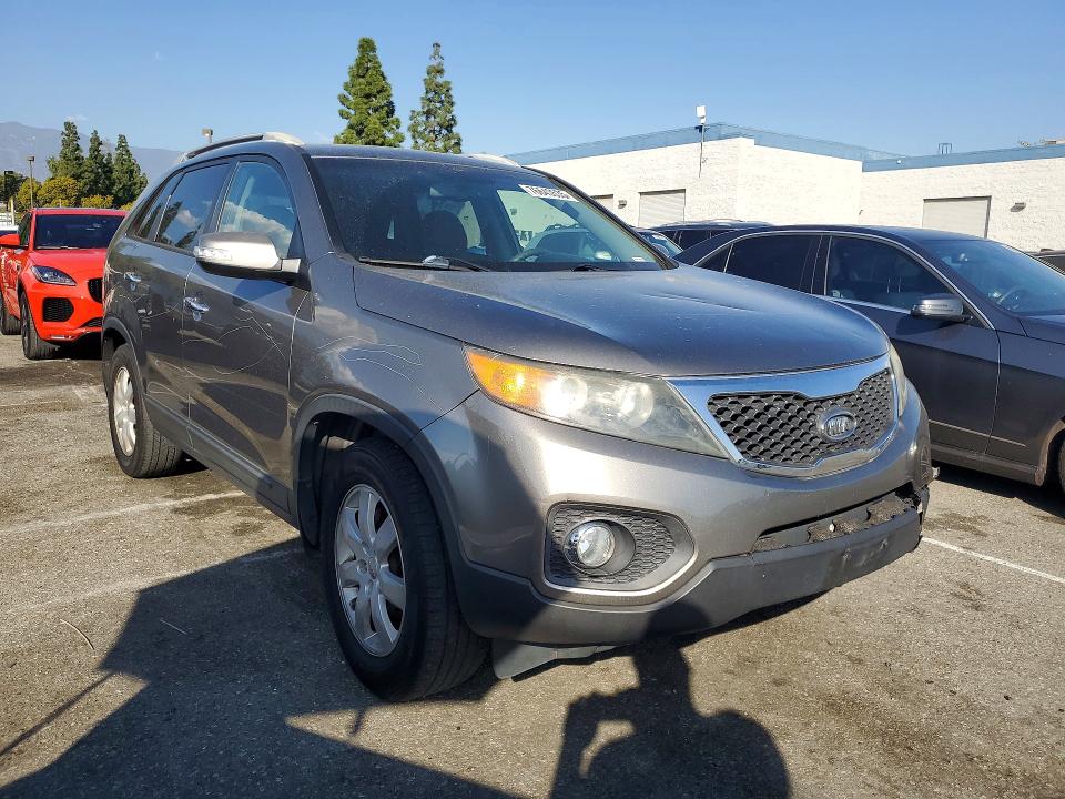 2013 Kia Sorento VIN 5XYKT3A61DG313787 COPART salvage auction — VANDALISM, Ca - Salvage Certificate, sold $850 on 2026-07-02 (photo 4)