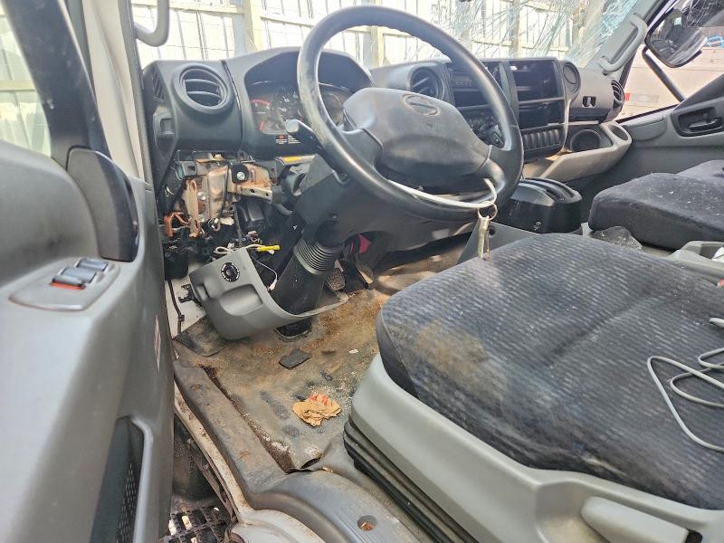 2019 Hino All other VIN JHHYDM1H4KK006083 COPART salvage auction — ROLLOVER, BP, sold $700 on 2026-09-04 (photo 8)