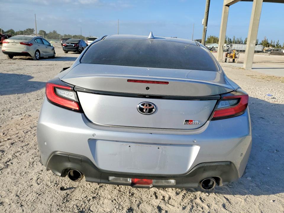 2025 Toyota Gr 86 VIN JF1ZNBB1XS8756987 COPART salvage auction — SIDE, Fl - Cert Of Title Slvg Rebuildable, sold $5,300 on 2026-07-23 (photo 6)