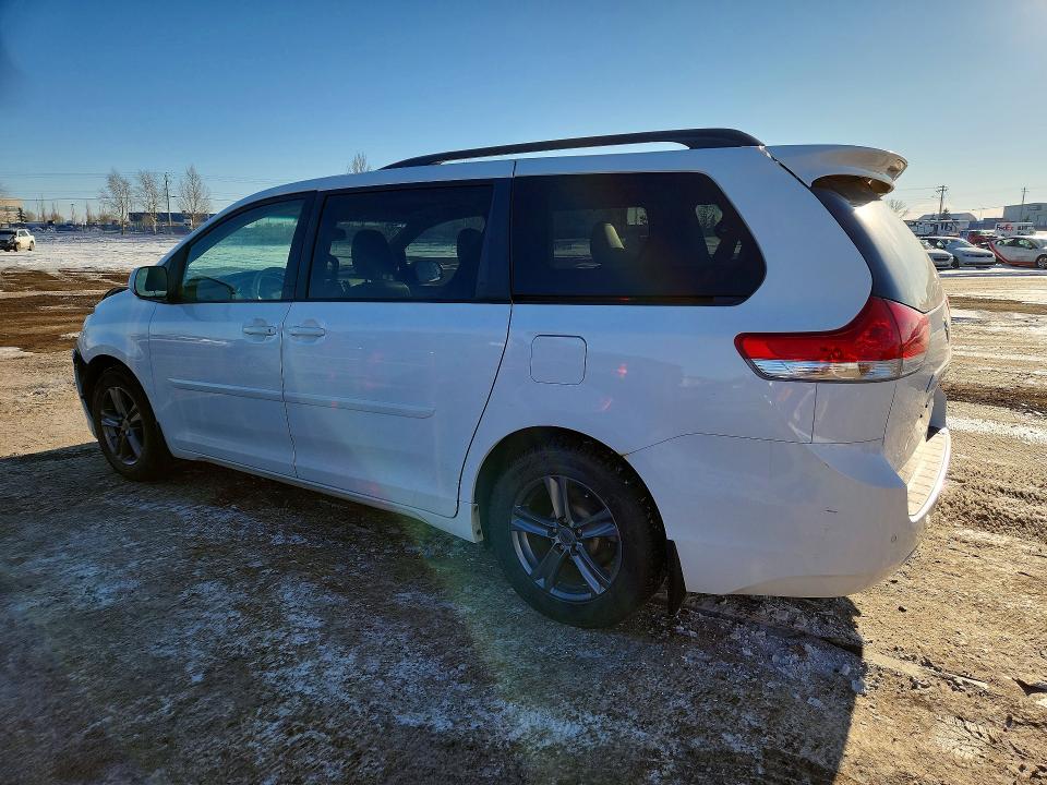2014 Toyota VIN 5TDDK3DC0ES086352 COPART salvage auction — FRONT END, Salvage Title, sold $1,950 on 2026-07-28 (photo 2)
