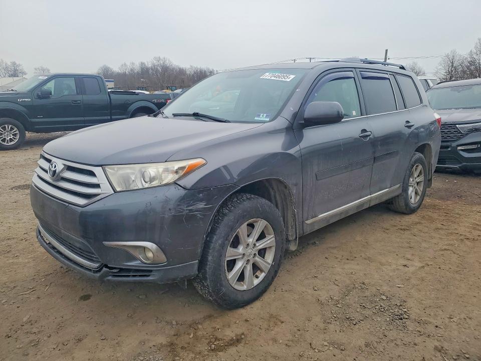 2011 Toyota Highlander VIN 5TDBK3EH8BS069697 COPART salvage auction — MINOR DENT/SCRATCHES, Nj - Certificate Of Title, sold $2,500 on 2026-07-31 (photo 1)