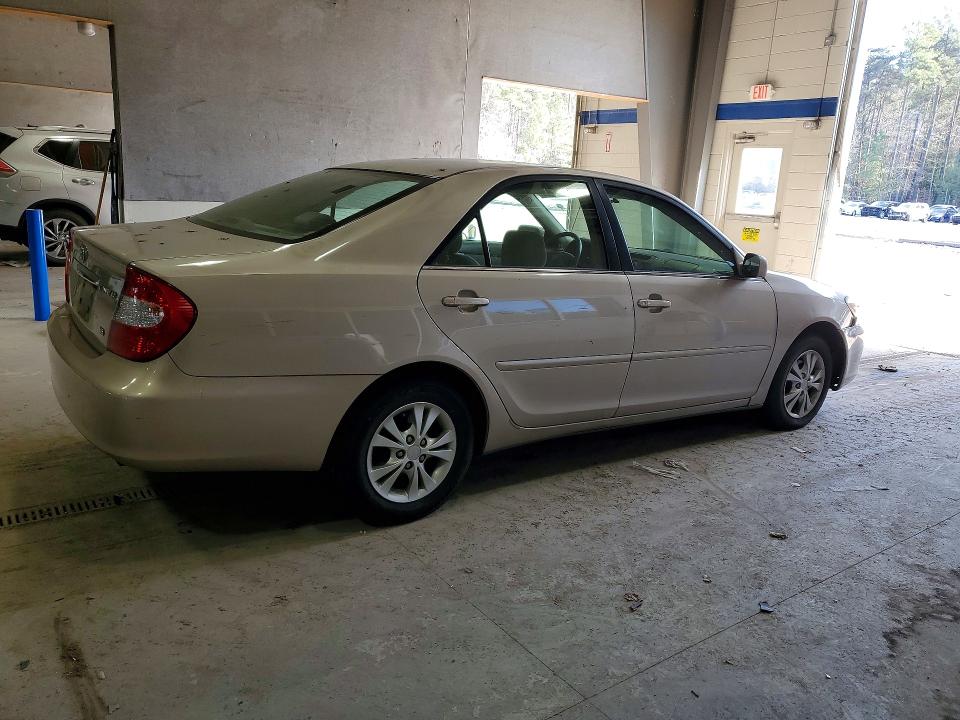 2004 Toyota Camry VIN 4T1BF30K64U585414 COPART salvage auction — FRONT END, VA - CERT OF TITLE - SALVAGE, sold $475 on 2026-07-03 (photo 3)