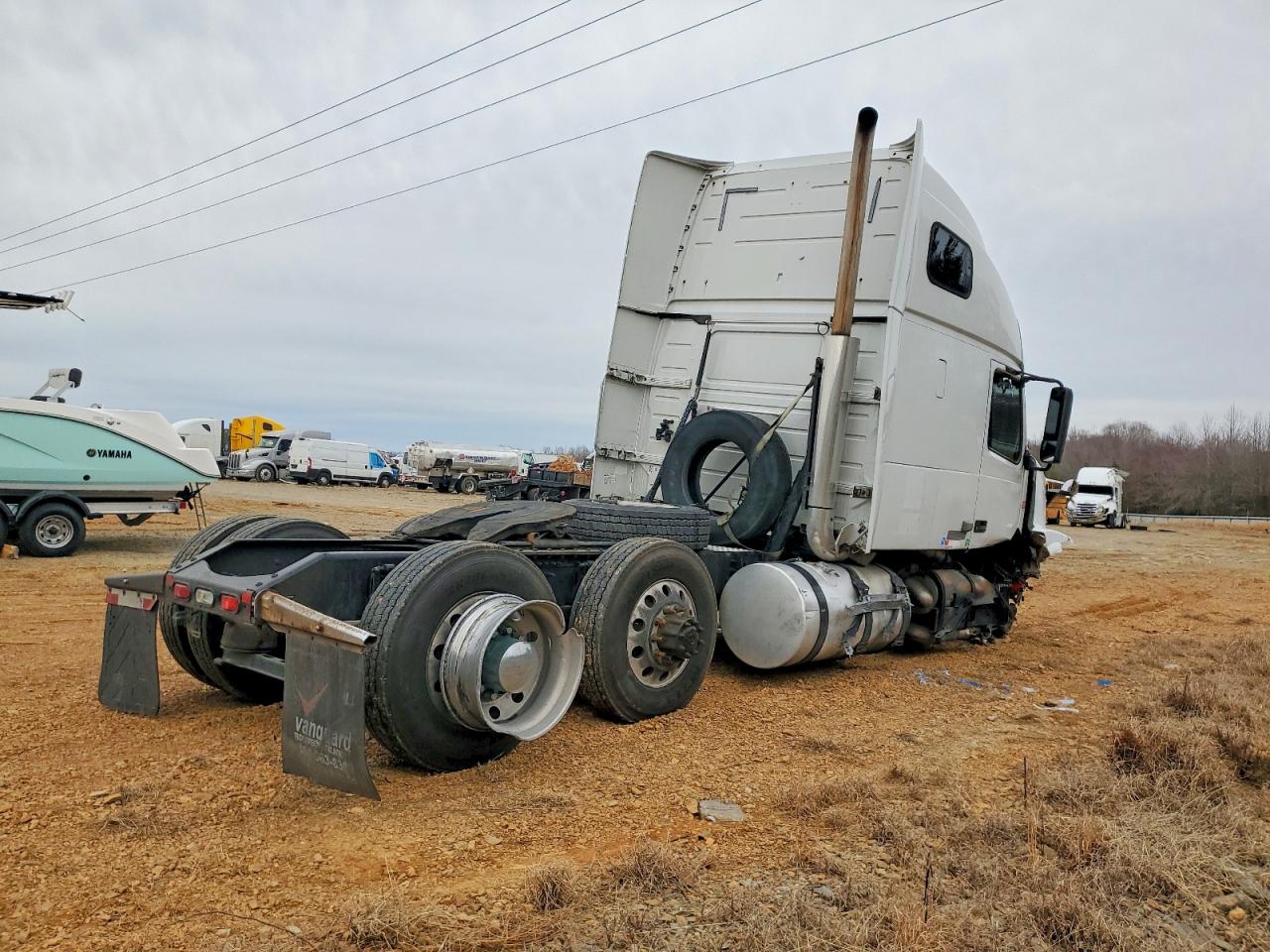 2013 Volvo Vn VIN 4V4NC9TJ4DN146341 COPART salvage auction — Front End, VA - CERT OF TITLE - SALVAGE, sold $1,050 on 2026-06-18 (photo 4)