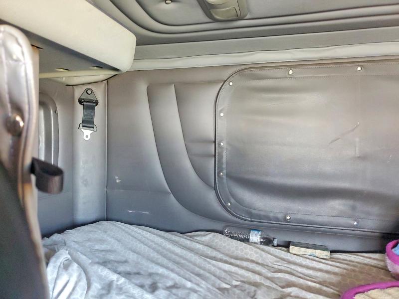 2016 Peterbilt 389 VIN 1NPXL49X2GD337889 COPART salvage auction — UNDERCARRIAGE, CA - SALVAGE CERTIFICATE, sold $7,700 on 2026-08-06 (photo 6)