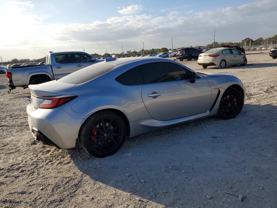 2025 Toyota Gr 86 VIN JF1ZNBB1XS8756987 COPART salvage auction — SIDE, Fl - Cert Of Title Slvg Rebuildable, sold $5,300 on 2026-07-23 (photo 3)