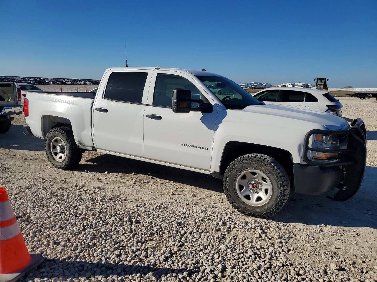 2018 Chevrolet Silverado VIN 3GCUKNEC0JG236771 COPART salvage auction — Rear End, Tx - Us Government Cert To Obtain T, sold $3,300 on 2026-07-09 (photo 4)