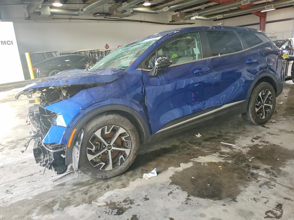 2024 Kia Sportage VIN 5XYK33DF9RG186211 COPART salvage auction — ROLLOVER, CA - DIS/DLR/EXP ONLY CLEAN TITLE, sold $4,000 on 2026-07-27 (photo 1)