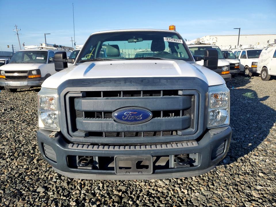2013 Ford F-250 VIN 1FTBF2A67DEB81922 COPART salvage auction — MINOR DENT/SCRATCHES, Ca - Dis/Dlr/Exp Only Clean Title, sold $7,400 on 2026-07-28 (photo 5)