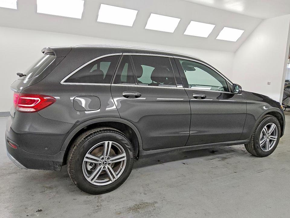 2021 Mercedes-benz Glc class VIN W1N0G8DB7MV323386 COPART salvage auction — NORMAL WEAR, Ca - Dis/Dlr/Exp Only Clean Title, sold $18,100 on 2026-07-07 (photo 3)