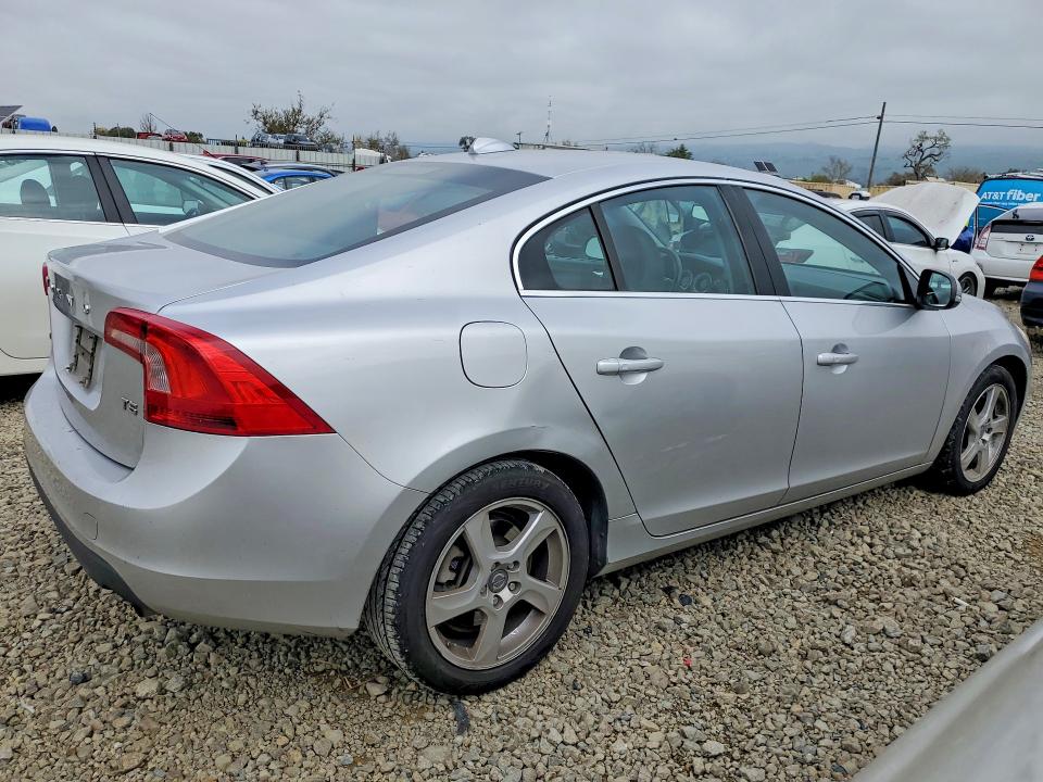 2012 Volvo S60 VIN YV1622FS4C2057765 COPART salvage auction — MINOR DENT/SCRATCHES, Ca - Dis/Dlr/Exp App For Dup Clean, sold $500 on 2026-07-14 (photo 3)