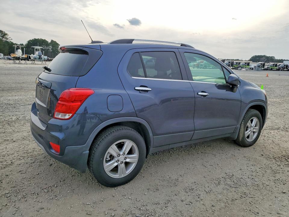 2019 Chevrolet Trax VIN 3GNCJPSBXKL295915 COPART salvage auction — SIDE, Nc - Unregisterable Cert Of Title, sold $2,050 on 2026-07-09 (photo 3)