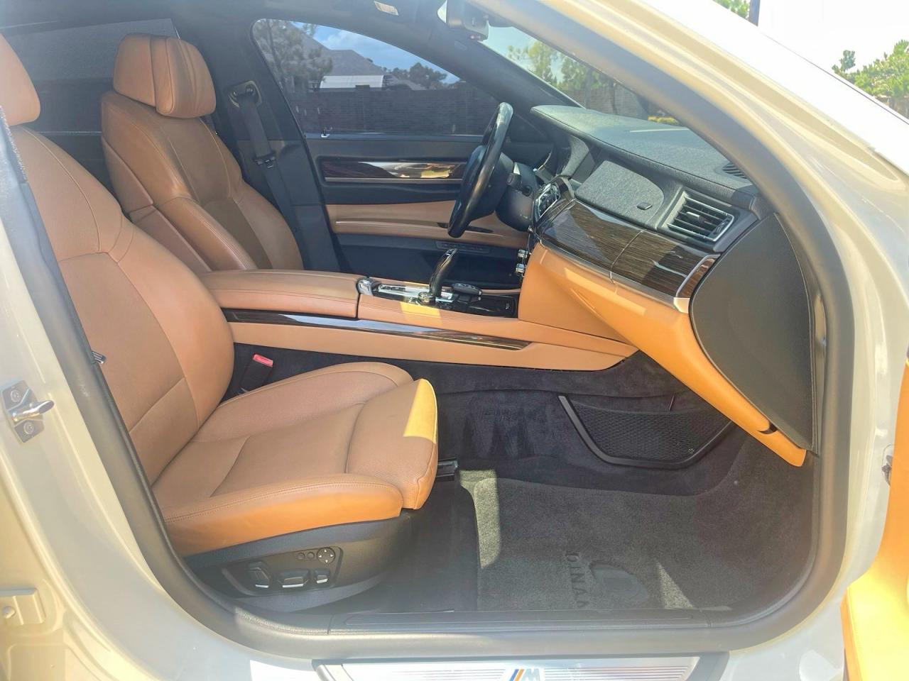 2010 BMW 7er VIN WBAKB8C58ACY64395 COPART salvage auction — Damage History, Ca - Dlr/Dis/Exp Only Salvage Title (P), sold $25,250 on 2026-04-02 (photo 5)