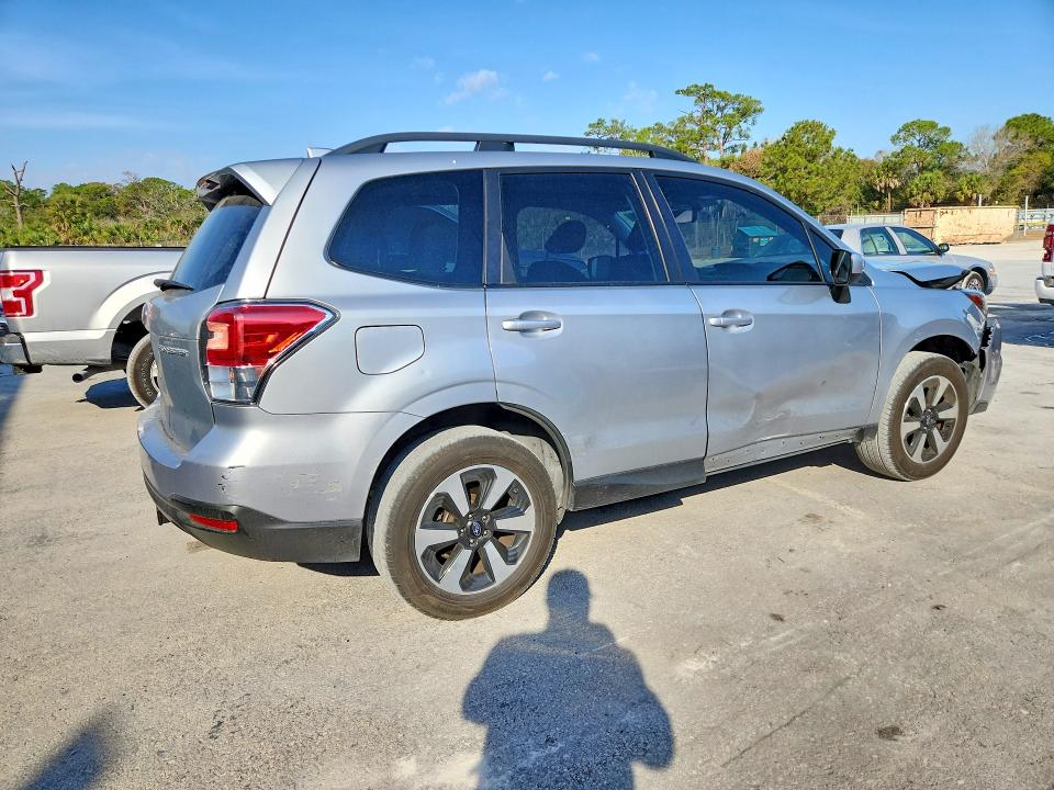 2018 Subaru Forester VIN JF2SJAEC8JH452510 COPART salvage auction — FRONT END, Fl - Cert Of Title Slvg Rebuildable, sold $1,100 on 2026-07-22 (photo 3)