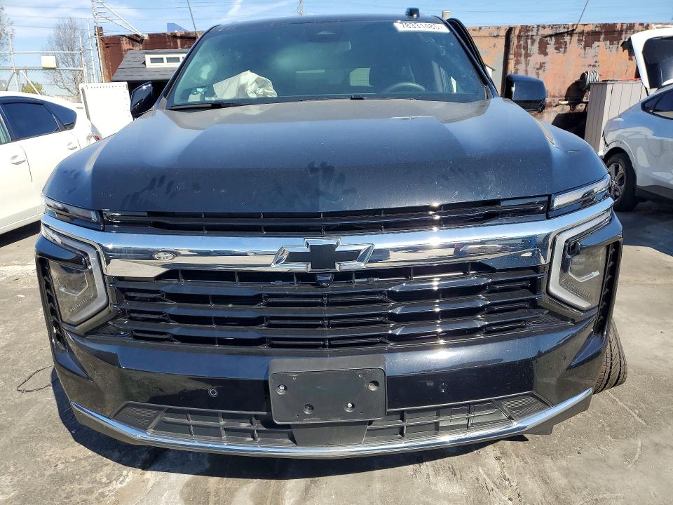 2025 Chevrolet Suburban VIN 1GNS5BRD8SR334293 COPART salvage auction — SIDE, Salvage Title, sold $31,250 on 2026-07-31 (photo 5)
