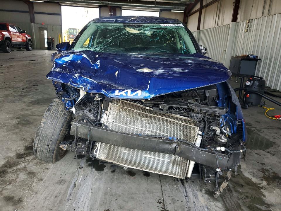 2024 Kia Sportage VIN 5XYK33DF9RG186211 COPART salvage auction — ROLLOVER, CA - DIS/DLR/EXP ONLY CLEAN TITLE, sold $4,000 on 2026-07-27 (photo 5)