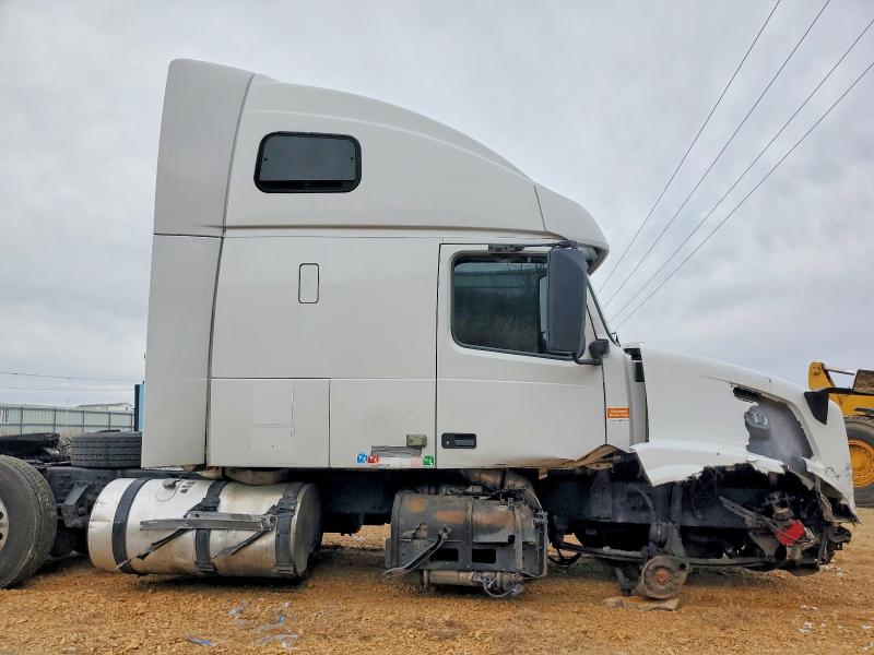 2013 Volvo Vn VIN 4V4NC9TJ4DN146341 COPART salvage auction — FRONT END, Va - Cert Of Title - Salvage, sold $2,350 on 2026-07-30 (photo 9)
