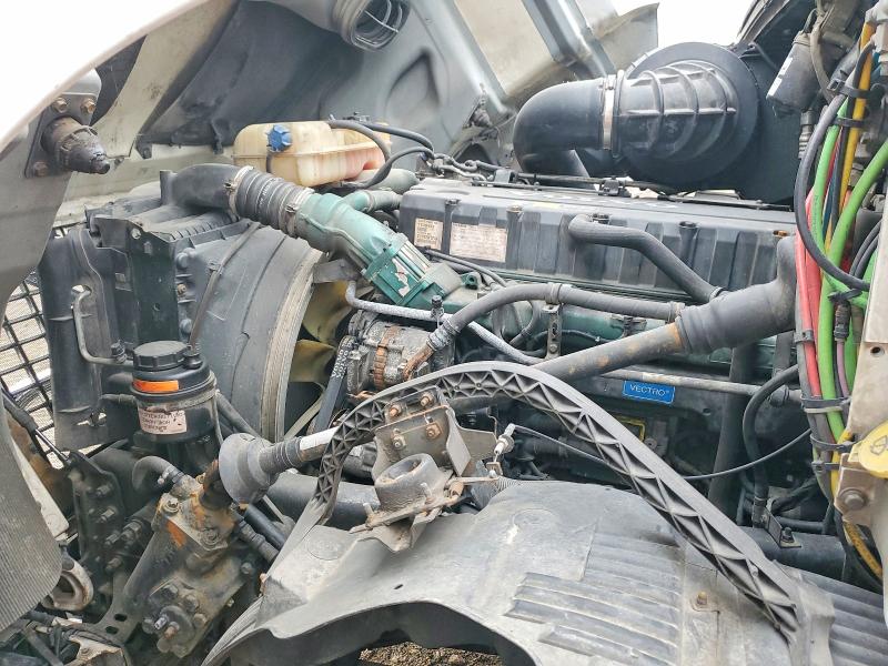 2007 Volvo VIN 4V4NC9GH07N458023 COPART salvage auction — SIDE, Il - Salvage Certificate, sold $450 on 2026-07-23 (photo 9)