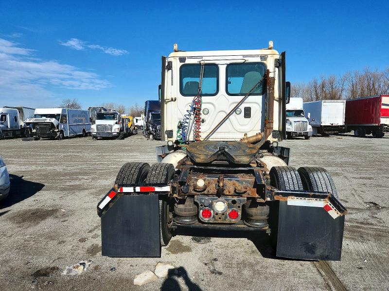 2016 Freightliner Cascadia 125 VIN 1FUBGEDV6GLHC5674 COPART salvage auction — MINOR DENT/SCRATCHES, IN - CERTIFICATE OF TITLE, sold $5,000 on 2026-07-27 (photo 6)