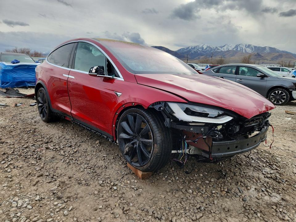 2018 Tesla Model x VIN 5YJXCBE2XJF113002 COPART salvage auction — ROLLOVER, Nv - Salvage Title, sold $5,000 on 2026-07-02 (photo 4)