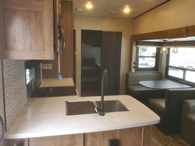 2023 Jayco Eagle VIN 1UJCA0BS8P1P50081 COPART salvage auction — ROOF, SD - CERT OF TITLE-SALVAGE, sold $2,600 on 2026-07-09 (photo 6)