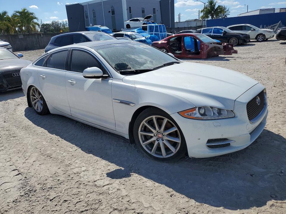 2014 Jaguar Xj VIN SAJWA1CZ3E8V66221 COPART salvage auction — MINOR DENT/SCRATCHES, Ct - Clean Title, sold $275 on 2026-07-10 (photo 4)
