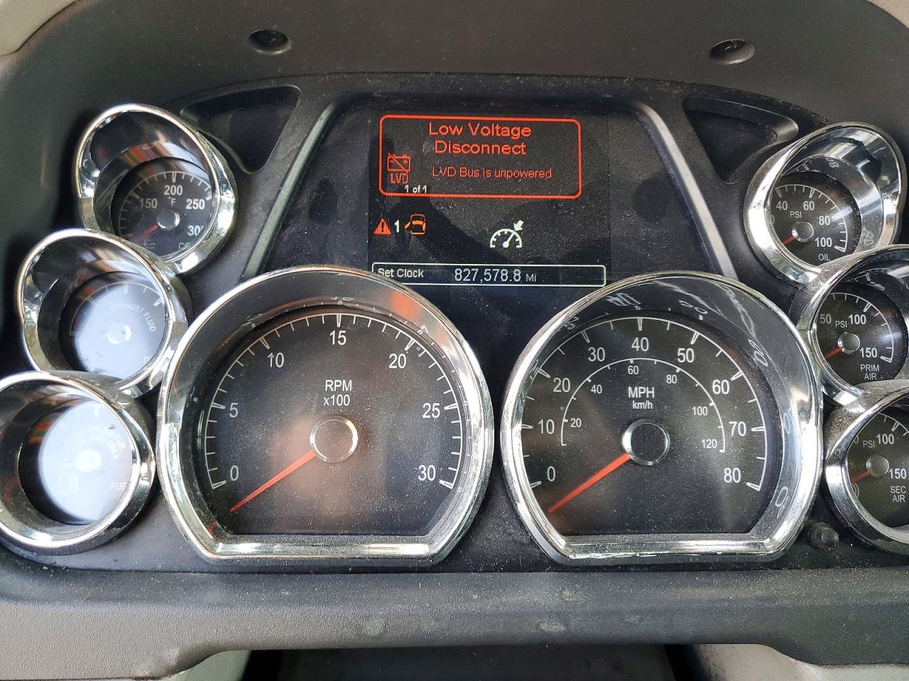 2019 Peterbilt 579 VIN 1XPBDP9X1KD605158 COPART salvage auction — All Over, OK - CERT OF TITLE-SALVAGE, sold $6,200 on 2026-06-25 (photo 8)