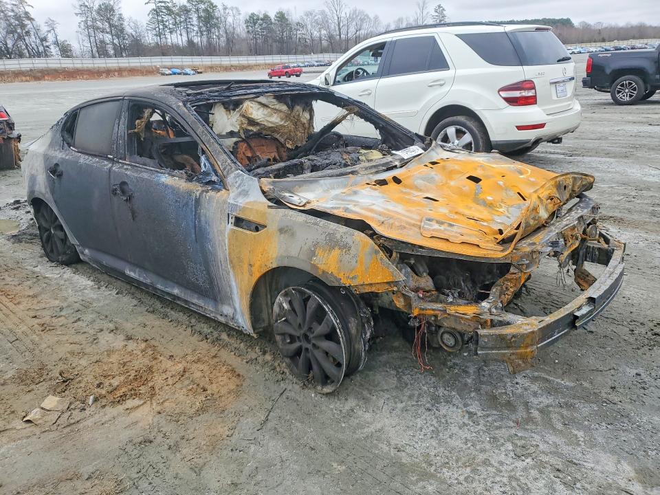 2015 Kia Optima VIN 5XXGN4A77FG503924 COPART salvage auction — BURN, Sc - Non-Reb & Rem Salvage Title, sold $250 on 2026-07-22 (photo 4)