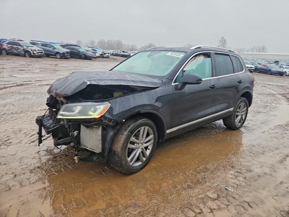 2016 Volkswagen Touareg VIN WVGEP9BP0GD005360 COPART salvage auction — FRONT END, Salvage Title, sold $1,000 on 2026-08-05 (photo 1)