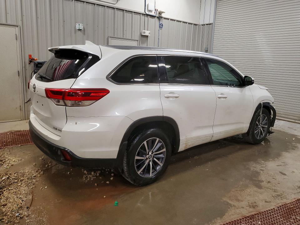 2017 Toyota Highlander VIN 5TDJZRFH9HS356838 COPART salvage auction — FRONT END, Wy - Certificate Of Title, sold $200 on 2026-07-15 (photo 3)