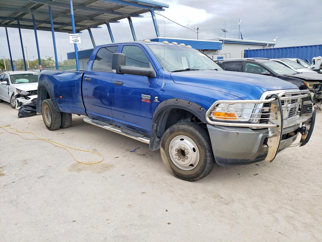 2011 Dodge Ram 3500 VIN 3D73Y4CL0BG512557 COPART salvage auction — Side, ON - PERMIT NO BRAND - UNFIT, sold $2,000 on 2026-06-01 (photo 4)