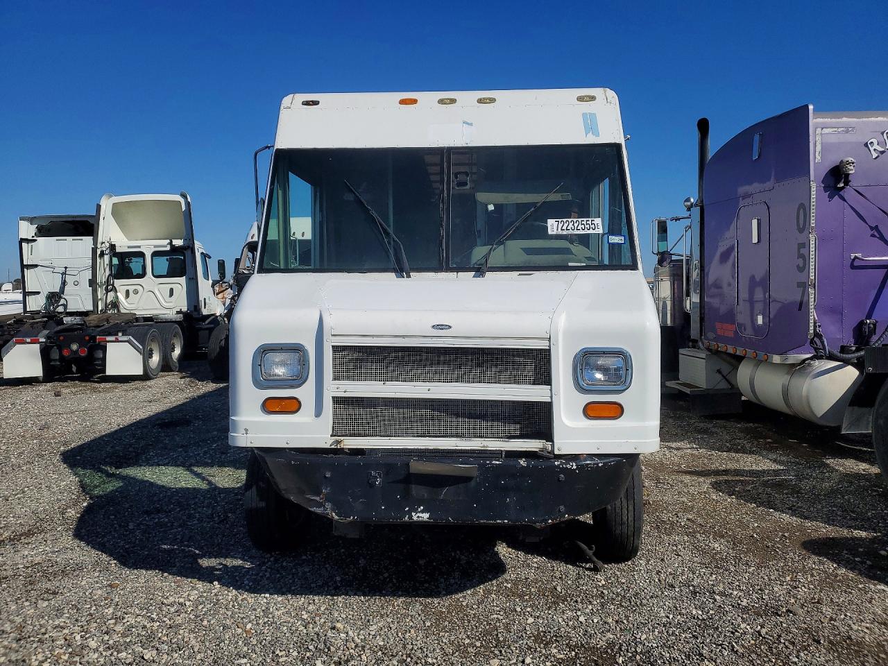 1999 VIN 4UZA4FF40XCA60583 COPART salvage auction — Front End, Sv - Salvage Title, sold $650 on 2026-09-23 (photo 5)