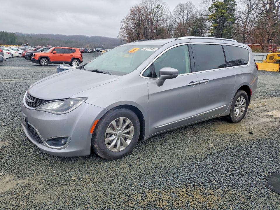 2018 Chrysler Pacifica VIN 2C4RC1BG8JR153991 — COPART salvage auction photo