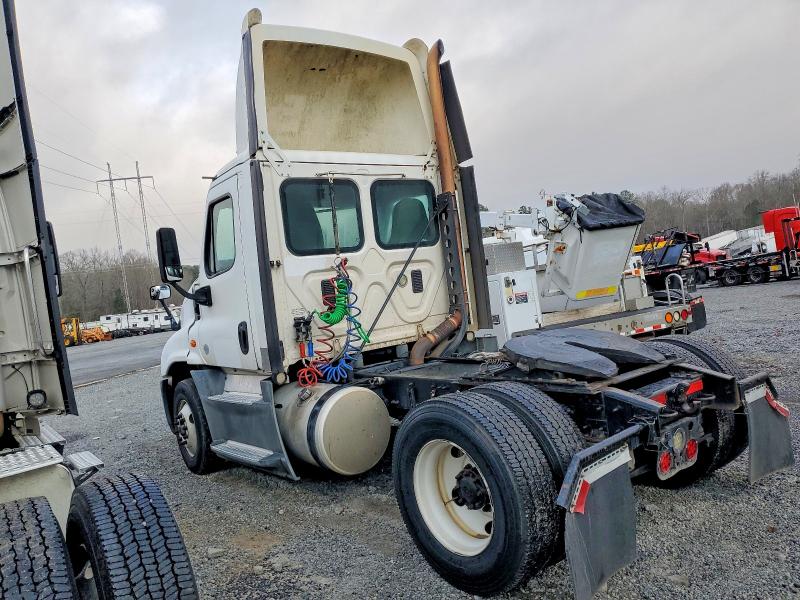 2016 Freightliner All other VIN 1FUBGEDV3GLHC5616 COPART salvage auction — MINOR DENT/SCRATCHES, IN - CERTIFICATE OF TITLE, sold $5,100 on 2026-07-15 (photo 3)
