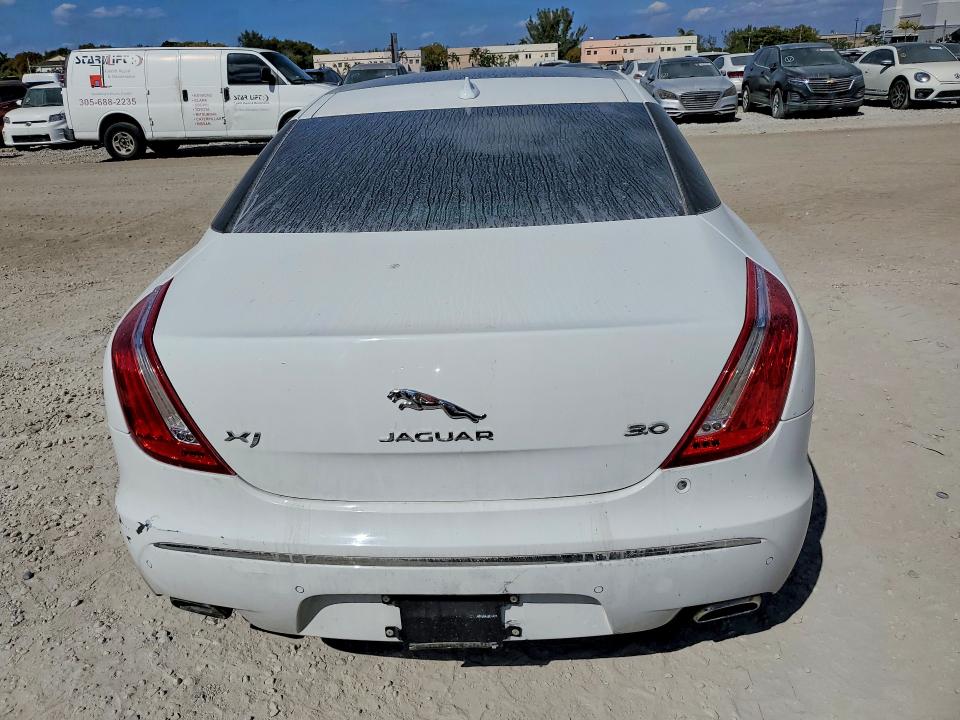 2014 Jaguar Xj VIN SAJWA1CZ3E8V66221 COPART salvage auction — MINOR DENT/SCRATCHES, Ct - Clean Title, sold $275 on 2026-07-10 (photo 6)