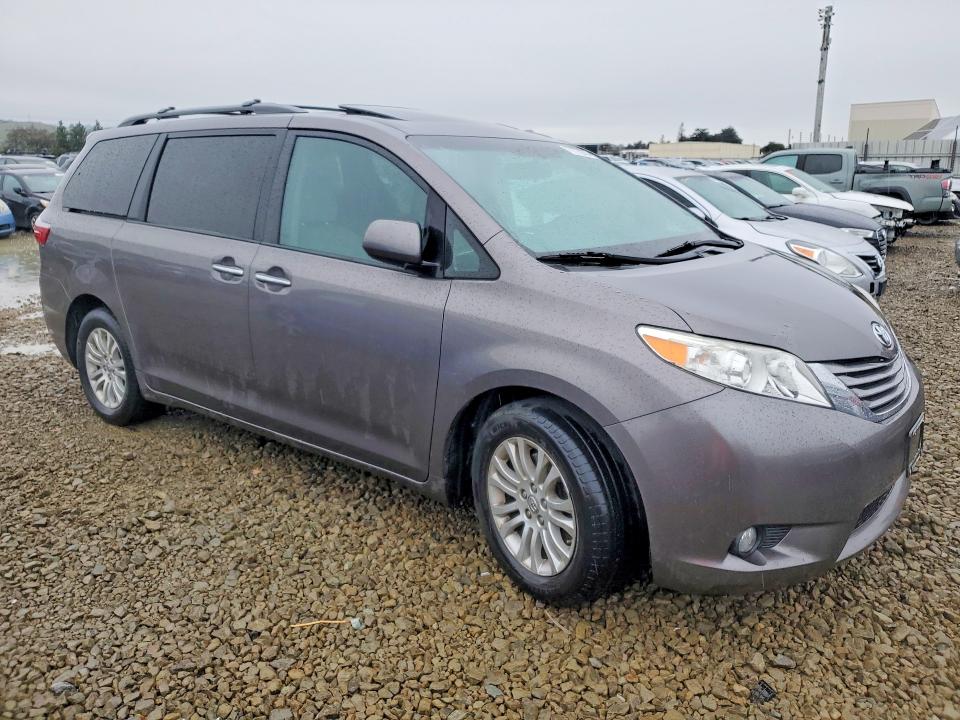 2017 Toyota Sienna VIN 5TDYZ3DC9HS861216 COPART salvage auction — VANDALISM, CA - SALVAGE CERTIFICATE, sold $350 on 2026-07-21 (photo 4)