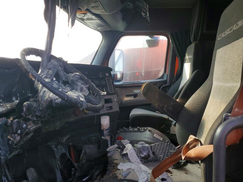 2019 Freightliner Cascadia 126 VIN 3AKJHHDR1KSKF7120 COPART salvage auction — Burn Interior, KS - CERT OF TITLE-SALVAGE, sold $175 on 2026-07-06 (photo 8)