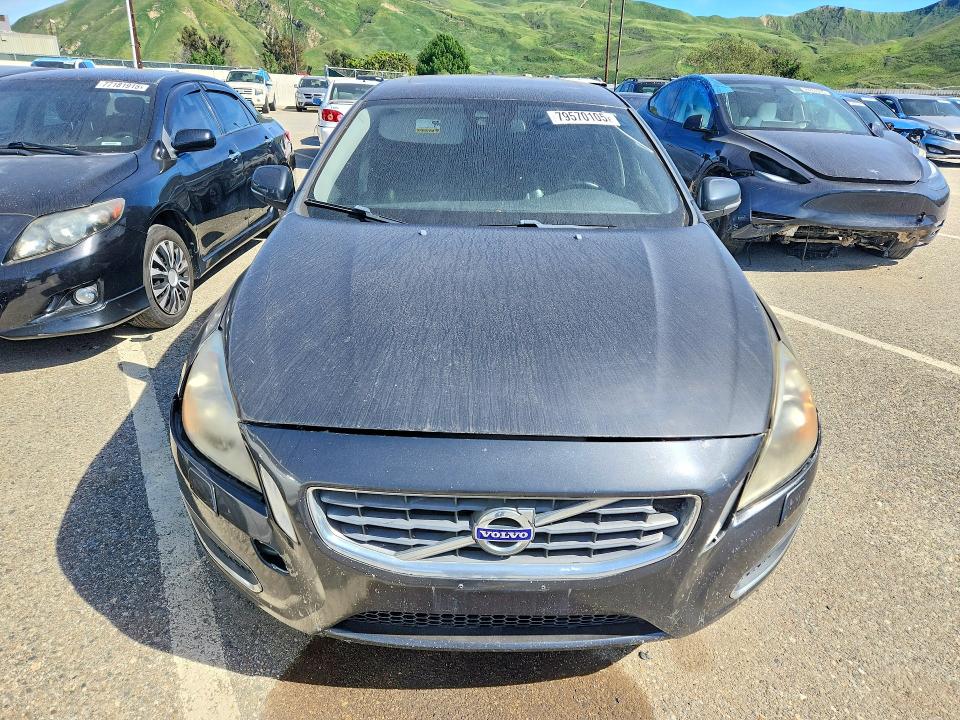 2013 Volvo S60 VIN YV1612FS1D1216915 COPART salvage auction — VANDALISM, CA - SALVAGE CERTIFICATE, sold $200 on 2026-07-31 (photo 5)